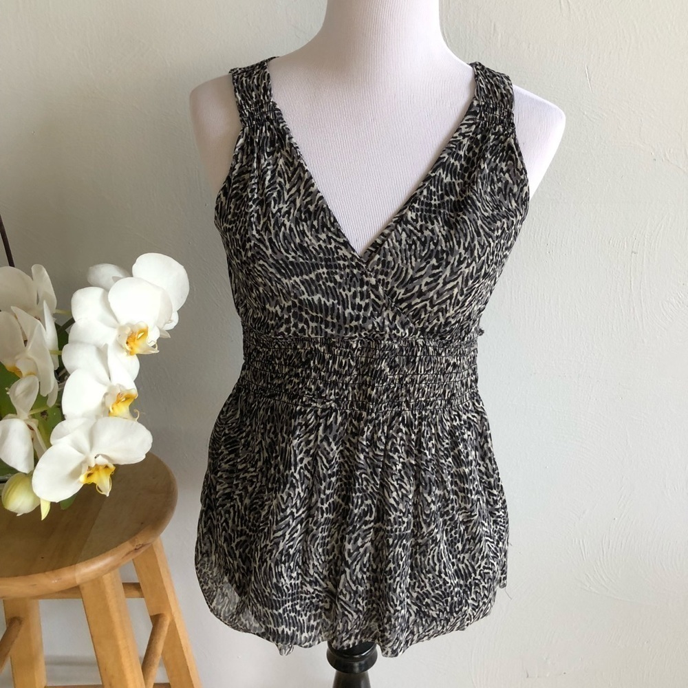 💜 Michael Kors mesh v-neck black and gray printed blouse 💜